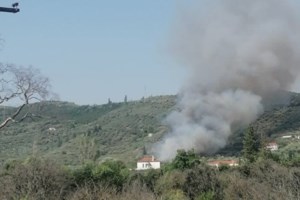 Ανεξέλεγκτη η φωτιά: Εκκενώνονται Κιάφα και Άγιος Παντελεήμονας - Συνεχείς αναζωπυρώσεις σε Μέγαρα και Μάνδρα