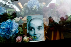 Χαμός στην Ιρλανδία: Τα ATM μοίραζαν λεφτά - Ουρές στις τράπεζες, χρειάστηκε να επέμβει η αστυνομία [Βίντεο]