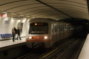 Πώς έγινε το θανατηφόρο δυστύχημα στον ΗΣΑΠ: Ο τεχνικός καταπλακώθηκε από βαριά κιβώτια