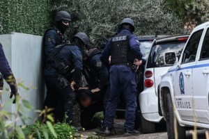 Πυροβολισμός 16χρονου: "Κινούμασταν με πάρα πολύ χαμηλή ταχύτητα" - Τι κατέθεσε ο αστυνομικός οδηγός της μηχανής - εικόνα 3