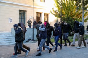 Φάμπρικα ελληνοποιήσεων: Αυτοί είναι οι αστυνομικοί - μέλη του κυκλώματος - Ανάμεσά τους και η σύζυγος του διοικητή του ΑΤ Ασπροπύργου