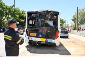 Βούλα: Βίντεο ντοκουμέντο από τη σοκαριστική σύγκρουση των δύο λεωφορείων - Φρουρούμενη νοσηλεύεται η 50χρονη οδηγός - εικόνα 2