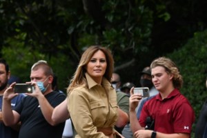 Βασίλισσα Ράνια: Το total navy look, η ζιπ κιλότ και οι απίθανες γόβες [Εικόνες] - εικόνα 2