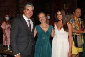 Ο πολιτικός γάμος του γιου του Βασίλη Λεβέντη, Μάριου Γεωργιάδη και η εγκυμονούσα σύζυγος [εικόνες]