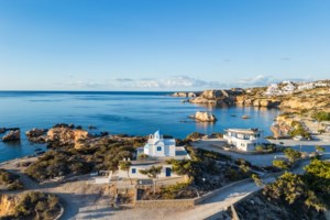 Πάσχα στο πιο ιδιαίτερο νησί: Η φύση μυρίζει φυτά και βότανα - Κατανυκτική ατμόσφαιρα, βαγιές και "Λαζαράκια" - εικόνα 11