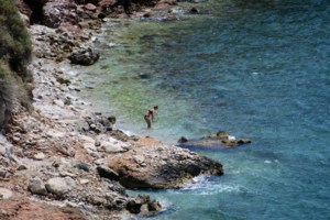 Αγανακτισμένοι πολίτες "μπούκαραν" στη ΔΕΥΑ Λουτρακίου - Εν μέσω καύσωνα έχουν μείνει χωρίς νερό