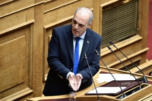 Ξέσπασε ο Ασλανίδης κατά Δέδε: "Είναι για τα σκουπίδια η έκθεσή σας, δεν ντρέπεστε λίγο; Κάψανε τα παιδιά μας ζωντανά"