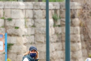 Ο γιατρός Βασίλης Κικίλιας βοήθησε μητέρα και γιο σε τροχαίο στο Γκάζι [Εικόνες] - εικόνα 2