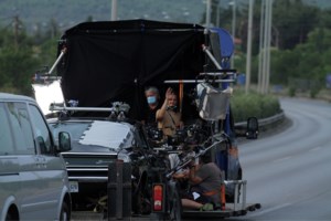 Ξεκίνησαν τα γυρίσματα του "The Bricklayer" στη Θεσσαλονίκη: Οι πρώτες σκηνές με τον Ααρον Έκχαρτ [εικόνες]