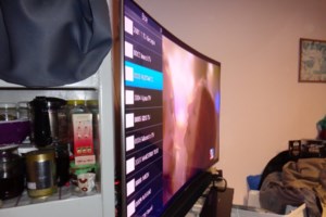 Απίστευτο βίντεο στις φυλακές Νιγρίτας: Σωφρονιστικός κάνει ντελίβερι τα ...ψώνια με καρότσι - Μέχρι και γαλακτομπούρεκο