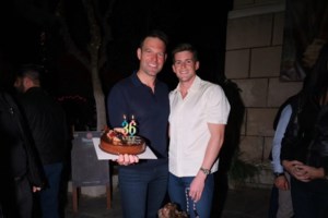 "Απολύομαι και τρελαίνομαι": Το τραγούδι που αφιέρωσαν στον Κασσελάκη για το τέλος της θητείας του [βίντεο]