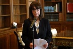 Επέτειος 25ης Μαρτίου: "Μένουμε σπίτι" χωρίς παρελάσεις, με πτήσεις Mirage και σημαίες στα μπαλκόνια