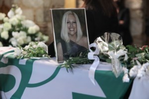 Βαρύ κλίμα στο μνημόσυνο της Φώφης Γεννηματά για τις 40 ημέρες από τον θάνατό της [εικόνες-βίντεο] - εικόνα 4