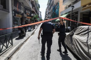 Πειραιάς: "Θα μπορούσα να ήμουν εγώ στη θέση του θύματος"-Ο 68χρονος τα 'χε βάλει και με τον κομμωτή για το κλιματιστικό - εικόνα 3