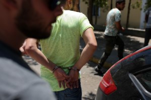 Φρικιαστική υπόθεση στη Ρόδο: Χτυπούσε τη σύζυγό του για να έρθει σε σεξουαλική επαφή με σκύλο - εικόνα 2
