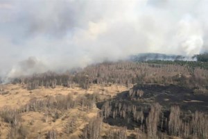 Η φωτιά στο Τσερνόμπιλ καίει ακόμη - Αποπνικτική η ατμόσφαιρα στο Κίεβο [εικόνες] - εικόνα 4
