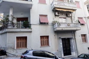 Γυναικοκτονία στον Πειραιά: Ο δράστης έκρυψε το όπλο του εγκλήματος μέσα στην κατάψυξη