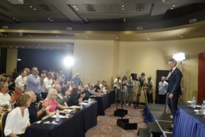 Μαρινάκης: "Fake news" τα περί εξαήμερης εργασίας - Όλα όσα αλλάζουν με δέκα ερωτήσεις και απαντήσεις