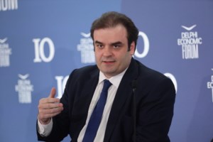 Πιερρακάκης - Παπαθανάσης: Δημοσιονομική σταθερότητα και ανάπτυξη οι δυο πυλώνες της οικονομικής πολιτικής