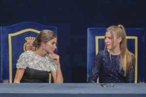 Όλα τα βλέμματα στη Λετίσια: Οι διπλωματικές εμφανίσεις σε ροζ, κόκκινο και μαύρο - Μαγνήτισε τους πάντες - εικόνα 18