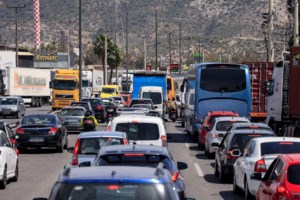 Αδειάζει η Αθήνα για το τριήμερο – Αυξημένη η κυκλοφορία, κανονικά τα δρομολόγια των πλοίων