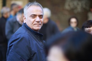 Σκουρλέτης: Ο Κασσελάκης δείχνει ικανότητα στο να εξαπολύει… κατάρες στους πρώην συντρόφους του