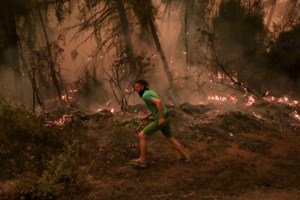 Οι τελευταίες εξελίξεις από τα πύρινα μέτωπα: Δύσκολη νύχτα για την Εύβοια - Παρατείνεται η ΠΝΠ