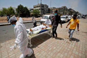 Κορονοϊός: Θα μας τρελάνουν στην Ινδία - "Προστατεύονται" από την πανδημία με κοπριά και ούρα αγελάδων - εικόνα 2