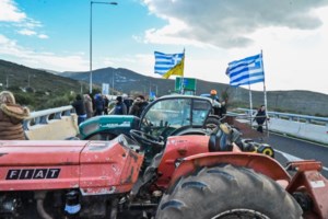 Τραβούν το σχοινί οι αγρότες με μπλόκα τύπου "πολιορκίας" – Σήμερα η τελευταία κυβερνητική πρόσκληση σε διάλογο - εικόνα 2