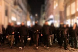 Ρουβίκωνας: "Ντου" στο σπίτι του δημοσιογράφου Τάκη Χατζή - Τρικάκια και συνθήματα "Χατζή βιαστή" - εικόνα 2