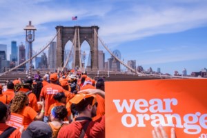 Συνεχίζονται οι ταραχές στις ΗΠΑ: Αυτοκίνητο παρέσυρε διαδηλωτές και ο οδηγός του πυροβόλησε 27χρονο [Βίντεο] - εικόνα 9