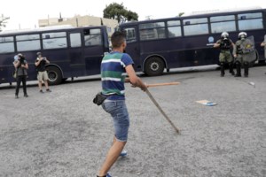 Επεισόδια και ένταση έξω από την ισραηλινή πρεσβεία στην πορεία υπέρ των Παλαιστινίων - 3 προσαγωγές από την ΕΛ.ΑΣ