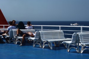 Μηχανική βλάβη στο επιβατηγό πλοίο Superferry με 191 επιβάτες - Επιστρέφει στη Ραφήνα