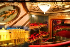 Δημήτρης Λιγνάδης: Ποια είναι η γυναίκα που τον ξεσκέπασε - Οι απειλές για τη ζωή της και η μητρότητα που την "ξύπνησε" - εικόνα 2