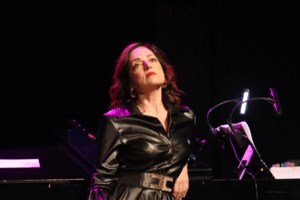 Ελένη Καρακάση: Η μαμά μου έμαθε από την τηλεόραση για την επέμβασή μου, δεν της το είχαμε πει