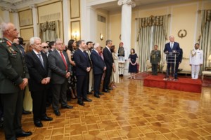 Προεδρικό Μέγαρο: Τα πολιτικά πηγαδάκια στη δεξίωση για τη Δημοκρατία -Το σχόλιο Τασούλα για το ντιμπέιτ και οι εκλογές - εικόνα 6