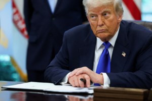 Ο Τραμπ διατάσσει να περιοριστούν επιστημονικές έρευνες για τους ιούς - Τις θεωρεί επικίνδυνες