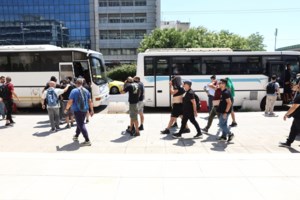 Ανατριχιαστικοί διάλογοι μεταξύ των μπράβων-χούλιγκαν: "Άμα βγάλεις όπλο και δεν ρίξεις είναι ντροπή- Δεν πλήρωσες; Μπαμ" - εικόνα 4