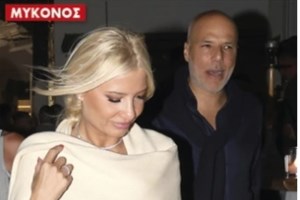 Κομψές αριστοκράτισσες στον Λυκαβηττό η Μπλάτνικ και η Μαρί Μπλανς - Το crop top της κόρης και η μαμά με Louis Vuitton - εικόνα 5