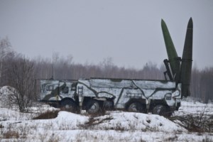 Η Ουκρανία προετοιμάζεται για πόλεμο: Ασκήσεις με αλεξίσφαιρα γιλέκα για μαθητές στο Χάρκοβο - Μαθαίνουν πρώτες βοήθειες