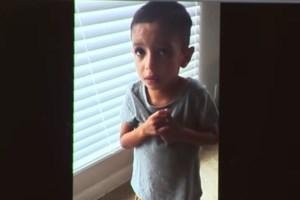 Αθώος ο πατέρας που δεν έδινε στον γιο του φαγητό αν και τον εκλιπαρούσε – Πώς έπεισαν οι δικηγόροι του τους ενόρκους