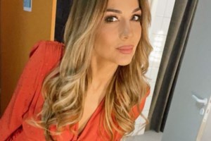 Paparazzi: Η Δέσποινα Βανδή με γνωστό γοητευτικό ηθοποιό στο κέντρο της Αθήνας [Εικόνα] - εικόνα 8