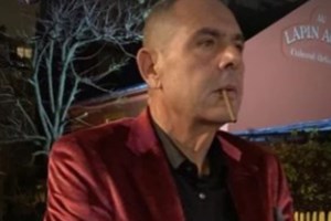 Ο Πάνος Καμμένος παίζει με το σκύλο του και... κοροϊδεύει τον Γιώργο Παπανδρέου [βίντεο]