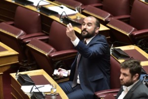 Απάντηση Πέτσα στον ΣΥΡΙΖΑ για τα 20 εκατ. ευρώ στα ΜΜΕ: Θα δημοσιευτούν μόλις ολοκληρωθεί η διαδικασία