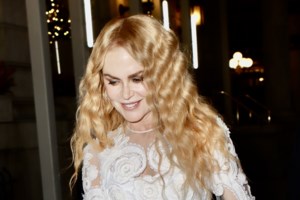 Νικόλ Κίντμαν: Η αισθησιακή εμφάνιση με κόκκινο φόρεμα με ζιβάγκο και το μυστικό που έκρυβε στο πίσω μέρος του - εικόνα 5