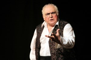 Ιατρική Σχολή Αθηνών για Κώστα Καζάκο: Κίνηση υψηλού συμβολισμού η δωρεά του σώματός του στην επιστήμη - εικόνα 2