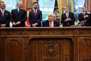 Ο Τραμπ μειώνει στο 80% τους δασμούς με την Κίνα - Η ανάρτηση λίγο πριν τις διαπραγματεύσεις στην Ελβετία