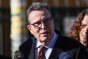 Καταγγελία Πολάκη: "Εισπρακτικό κοράκι" ο γιος του Ντογιάκου - Και διορισμένος σύμβουλος του Καραμανλή - εικόνα 2