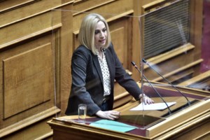 Γεννηματά: Κάποιοι θέλουν να μας "κοντύνουν" με fake news, απαξιωτικά σχόλια και σεξισμό