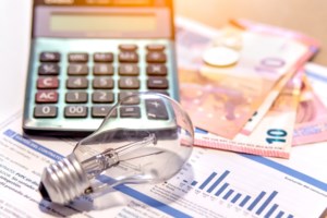 Στα επίπεδα του 2021 επιστρέφει η τιμή του ρεύματος – Ποια "βαρίδια" άφησε η κρίση